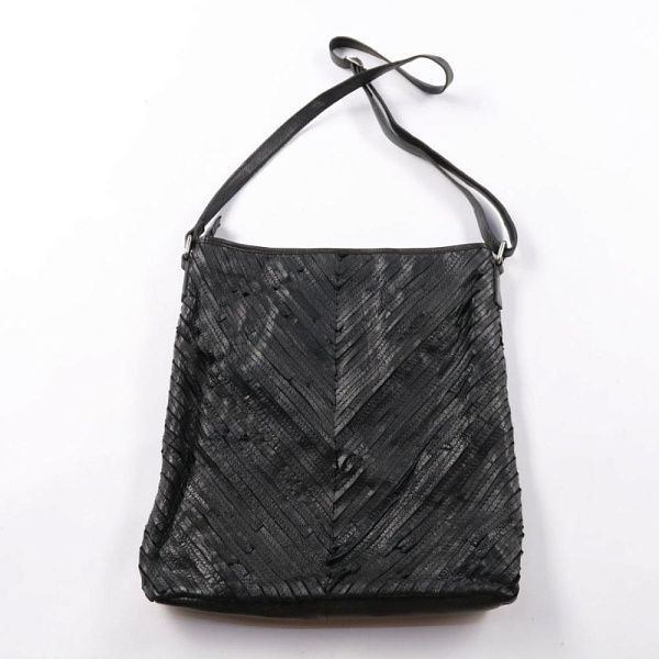 Через плечо